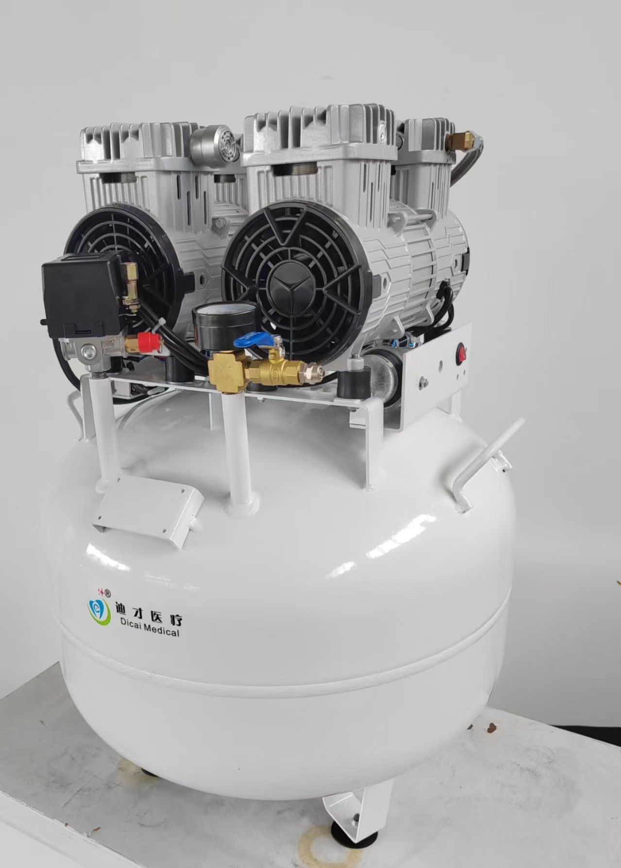 2 motors, 60L tank, drive 4 dental chairs